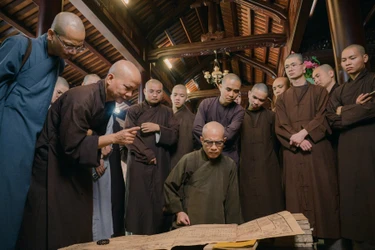 Tăng Ni sinh Học viện Phật giáo VN tại Huế trong buổi học tập thực tế