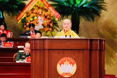 Trưởng lão Hòa thượng Thích Thiện Nhơn trình bày tham luận tại đại hội - Ảnh: MTTQVN TP.HCM