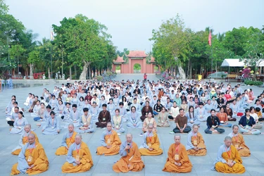 Nhiều phụ huynh trẻ tham gia các khóa tu thiền, lớp giáo lý Phật giáo để áp dụng vào đời sống, xây dựng mái ấm hạnh phúc