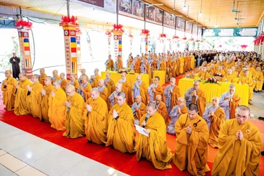 Đại diện chư hành giả an cư cầu pháp