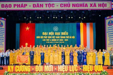Lãnh đạo các cấp chính quyền và GHPGVN chúc mừng tân Ban Trị sự GHPGVN TP.Hà Nội, nhiệm kỳ 2026-2031 - Ảnh: Đăng Huy