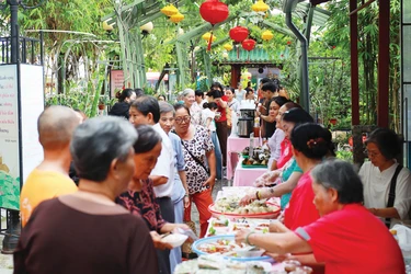 Ngày hội ẩm thực yêu thương - Phiên chợ 10K" tại chùa Diệu Pháp