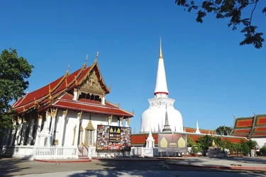 Wat Phra Mahathat Woramahawihan được xem như một “di sản sống” với những truyền thống tâm linh lâu đời còn được cộng đồng lưu giữ đến ngày nay