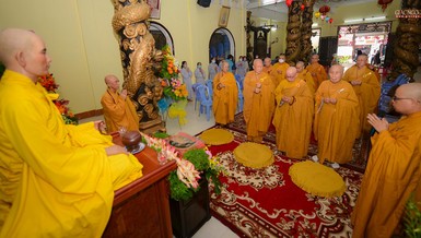 Chư tôn đức Hội đồng Chứng minh, Hội đồng Trị sự GHPGVN TP.HCM dâng hương tưởng niệm Bồ-tát Thích Quảng Đức tại tổ đình Quán Thế Âm