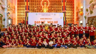 Lưu niệm cùng các khóa sinh