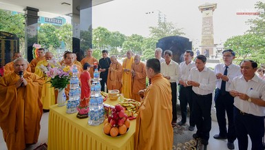 Ban Trị sự Phật giáo quận 7 phối hợp với Quận ủy, UBND, Ủy ban MTTQVN quận tổ chức cầu siêu các anh hùng liệt sĩ 