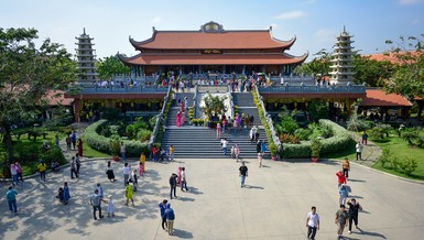 Tu viện Vĩnh Nghiêm (Q.12), điểm đến ưa thích của người dân TP.HCM trong ngày Rằm tháng Giêng 