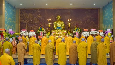 Chư tôn đức lãnh đạo T.Ư GHPGVN dâng hương tưởng niệm nhân 70 năm Tổ sư Minh Đăng Quang - khai sáng hệ phái Khất sĩ vắng bóng (1954-2024) tại pháp viện Minh Đăng Quang - Ảnh: Quảng Đạo/BGN