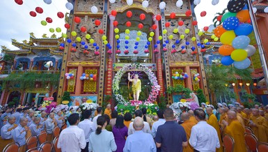 Đại lễ Phật đản Phật lịch 2568 của Phật giáo Q.1 tại tổ đình Vạn Thọ - Ảnh: Quảng Đạo/BGN