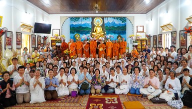 Đoàn chư Tăng, Phật tử thuộc Trung tâm thiền viện quốc tế Buddhamahametta (Thái Lan) thăm chùa Tam Bảo 