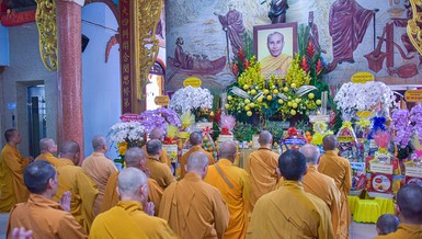 Chư Tăng, Phật tử tưởng niệm Hòa thượng Thích Thiện Tường, khai sơn tổ đình Vạn Thọ vào sáng 14-10 - Ảnh: Quảng Đạo/BGN