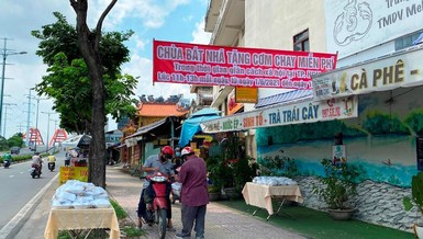 Bình Thạnh: Chùa Bát Nhã, Bảo Vân tặng cơm chay miễn phí mỗi ngày đến hết giãn cách xã hội