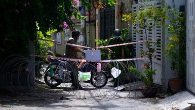 TP.HCM đang thực hiện giãn cách xã hội theo Chỉ thị 16, người dân không ra đường sau 18 giờ - Ảnh: Bảo Toàn/BGN