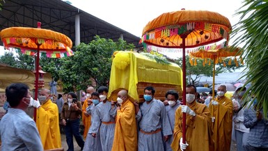 Cung thỉnh kim quan Hòa thượng Thích Toàn Thiện nhập bảo tháp