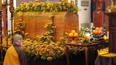 Di huấn của Thiền sư tổ chức tâm tang, khóa tu cho các trung tâm thuộc Làng Mai