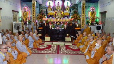 Chư Ni quận 12 bố-tát tại chùa Long Thạnh