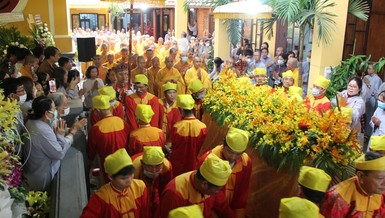 Phụng tống kim quan cố Trưởng lão Hòa thượng Thích Từ Tánh đến nơi trà-tỳ