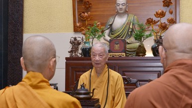 Đức Pháp chủ GHPGVN huấn thị, lưu ý giảm bớt hình thức, chú trọng nội dung truyền giới và tuyển chọn giới tử, thỉnh Giới sư... - Ảnh: BGN