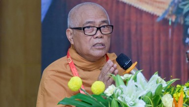  Hòa thượng Thích Giác Toàn, Phó Chủ tịch Hội đồng Trị sự, Viện trưởng Viện Nghiên cứu Phật giáo VN, Trưởng ban Ban Thường trực Giáo phẩm Hệ phái Khất sĩ, Trưởng ban Tổ chức Lễ kỷ niệm 100 năm ngày sinh của Tổ sư Minh Đăng Quang - Ảnh: Quảng Đạo/BGN