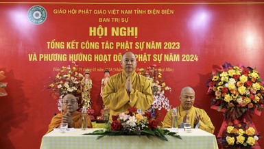 Chư tôn đức chủ tọa 