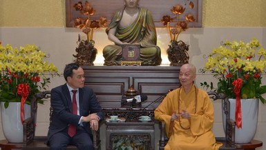 Đức Pháp chủ GHPGVN - Đại lão Hòa thượng Thích Trí Quảng tiếp Phó Thủ tướng Chính phủ Trần Lưu Quang đến thăm và chúc mừng nhân Đại lễ Phật đản Phật lịch 2568 - Ảnh: Bảo Toàn/BGN