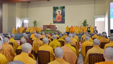 Hòa thượng Viện trưởng khai pháp mở đầu cho khóa huân tu - Ảnh: Bảo Toàn/BGN