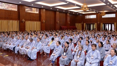 Phật tử các đạo tràng tham dự khóa tu Một ngày an lạc tại Việt Nam Quốc Tự
