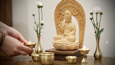 Kính lạy Đức Bồ-tát Quán Thế Âm, chúng con xin học theo hạnh của Ngài...