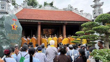 Chư Tăng Ni, Phật tử tham dự, cầu nguyện