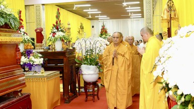 Chư tôn đức hữu nhiễu kim quan tiễn biệt Thượng tọa Thích Quảng Tánh 