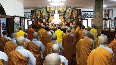 Tăng Ni Đại học Delhi tập trung Bố-tát tại Trung Tâm Phật giáo Thế giới