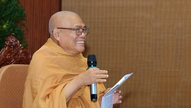 Hòa thượng Thích Giác Toàn, Phó Chủ tịch Hội đồng Trị sự, Viện trưởng Viện Nghiên cứu Phật học VN thuyết giảng tại chùa Vạn Đức 