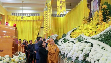 Phái đoàn lãnh đạo Đảng, Nhà nước, MTTQVN do Ủy viên Trung ương Đảng, Phó Chủ tịch Quốc hội Nguyễn Thị Thanh dẫn đầu viếng tang Trưởng lão Hòa thượng Thích Trí Tịnh - Ảnh: Nguyên Tài/BGN