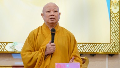 Hòa thượng Thích Lệ Trang chủ trì buổi họp mở rộng của Ban Thường trực Ban Trị sự - Ảnh: Bảo Toàn/BGN