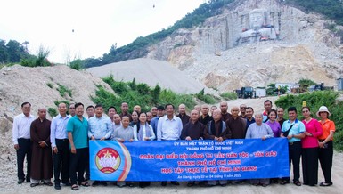 Công trình tượng Phật Bổn sư Thích Ca ngồi thiền cao 81m (Núi Sam, An Giang)