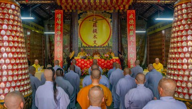 Quang cảnh buổi lễ tấn đàn truyền giới Sa-di