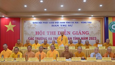 Thượng tọa Thích Thiện Thuận, Chánh Chủ khảo nhận xét về phần thi của các thí sinh 