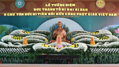 Tôn dung Đức Thánh Tổ Ni Đại Ái Đạo được thiết trí trang nghiêm tại lễ đài chùa Sùng Đức - TP.Thủ Đức