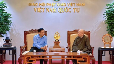 Hòa thượng Thích Lệ Trang, Phó Chủ tịch Hội đồng Trị sự, Trưởng ban Trị sự GHPGVN TP.HCM cùng ông Nguyễn Duy Tân, Giám đốc Sở Tôn giáo và Dân tộc TP.HCM 