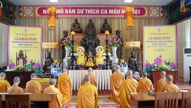 Chư tôn đức chùa Vạn Phúc tác phan an cư