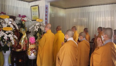 Chư tôn đức niêm hương tưởng niệm chung thất Ni trưởng Thích nữ Đạt Hương