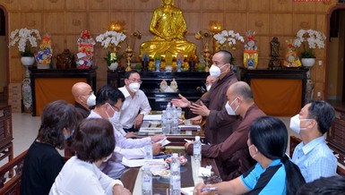 Buổi họp Ban Tổ chức lễ tang cư sĩ Tống Hồ Cầm tại chùa Hải Quang