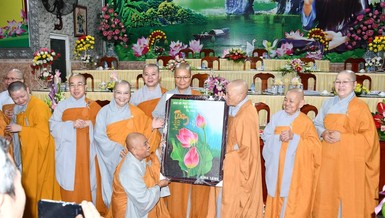 Đoàn Phân ban Ni giới Trung ương thăm, cúng dường đến hành giả Ni 5 tỉnh miền Đông