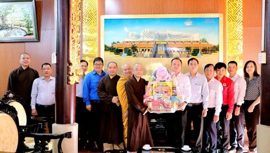 Ban Dân vận Tỉnh ủy tỉnh Bình Dương thăm, chúc mừng nhân mùa Vu lan - Báo hiếu 