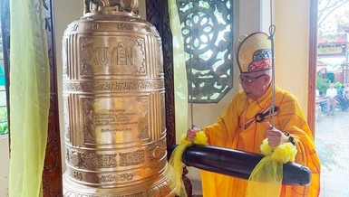 Hòa thượng Thích Thiện Tấn khai đại hồng chung chùa Tân Xuyên