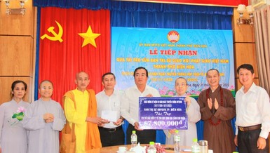 Ban Trị sự GHPGVN TP.Biên Hòa trao bảng 120 thẻ bảo hiểm để tặng cho học sinh nghèo