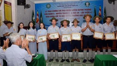 Ban Hướng dẫn Phân ban Gia đình Phật tử tỉnh tổ chức lễ trao chứng chỉ đến các Huynh trưởng