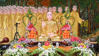 Tôn tượng Đức Thánh Tổ Ni Đại Ái Đạo và Ni đoàn, tại chùa Tịnh Quang, X.Nghĩa Thành