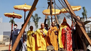 Chư tôn đức sái tịnh cầu nguyện công trình sớm hoàn thiện