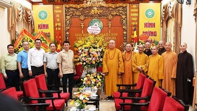 Thứ trưởng Lương Tam Quang chúc mừng Phật đản